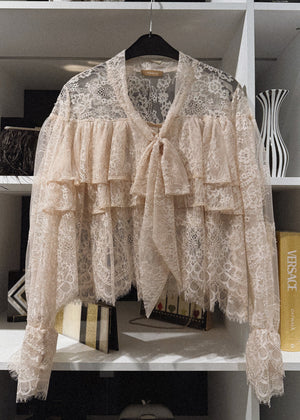 TRESOR Chantilly Lace Blouse Sand