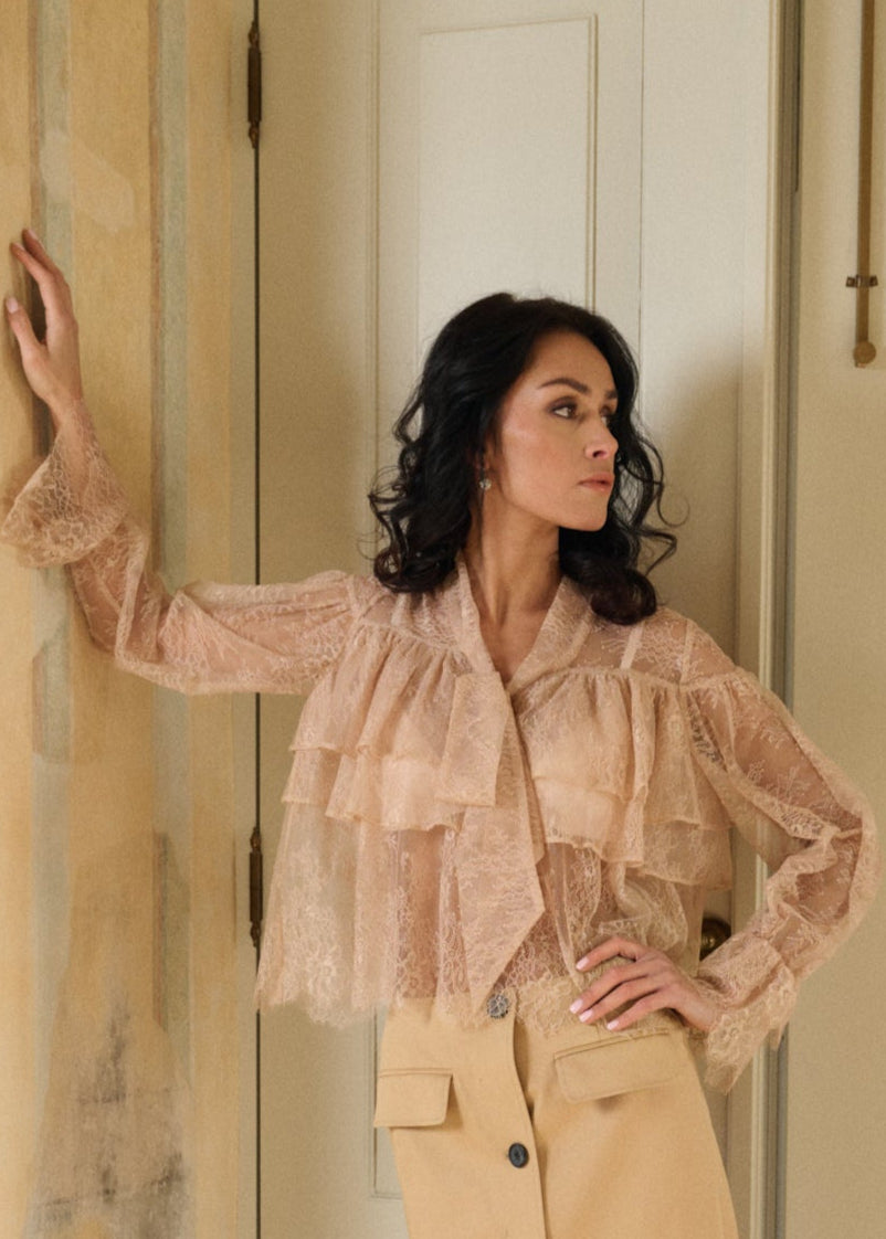 TRESOR Chantilly Lace Blouse Sand