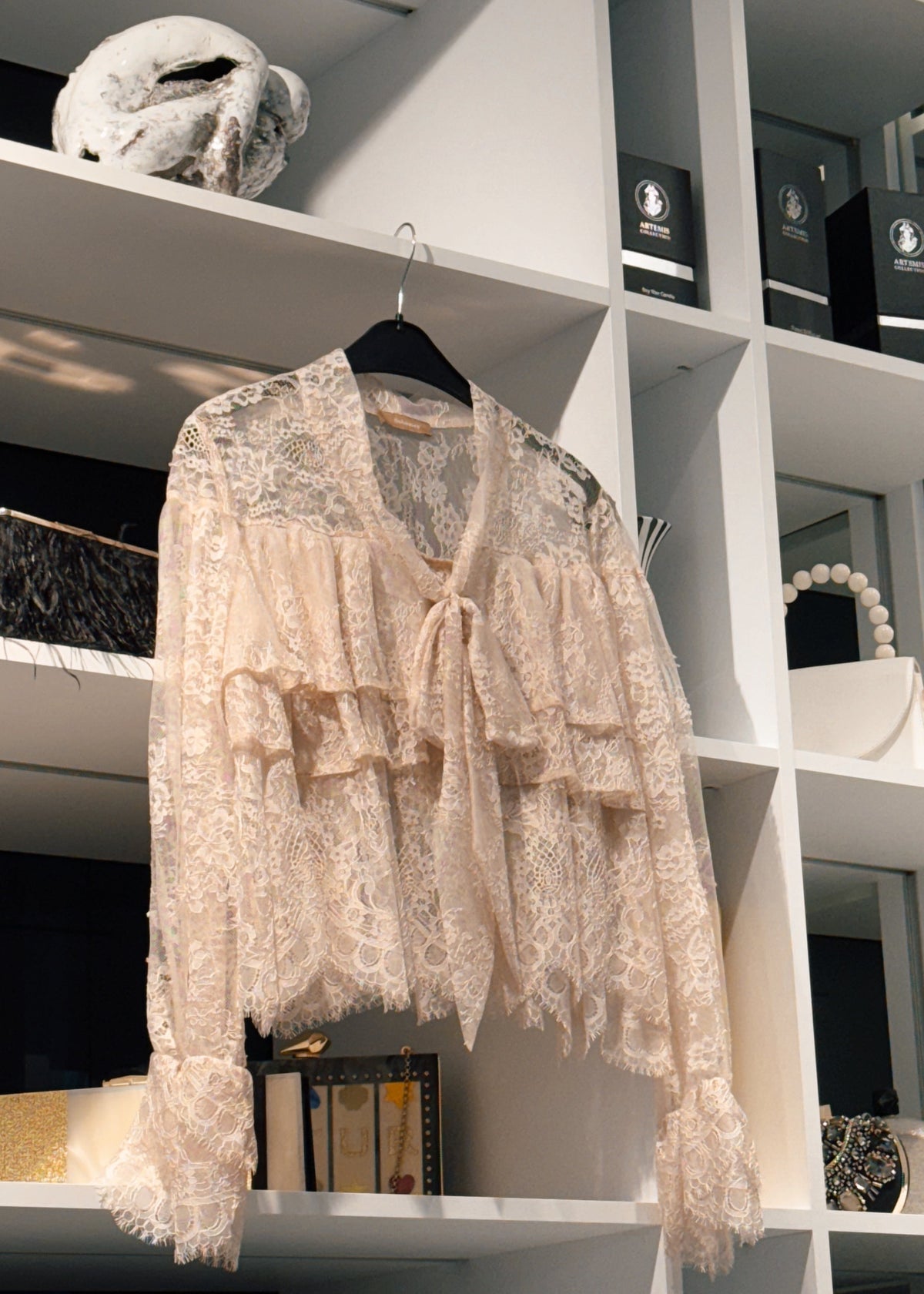 TRESOR Chantilly Lace Blouse Sand